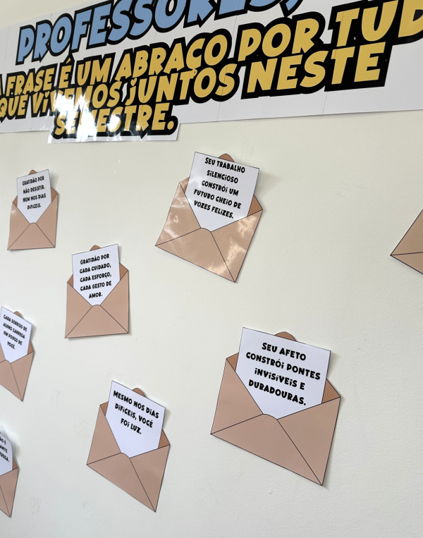 Mural cada frase é um abraço - Imagem 3
