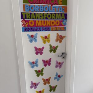 Painel criança é borboleta- dia das crianças