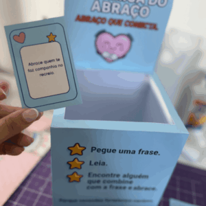 Dinâmica abrace alguém (alunos)